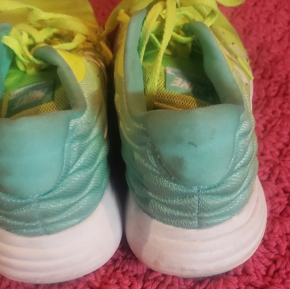 Nike Ombre Volt to teal sneakers - Picture 5 of 5